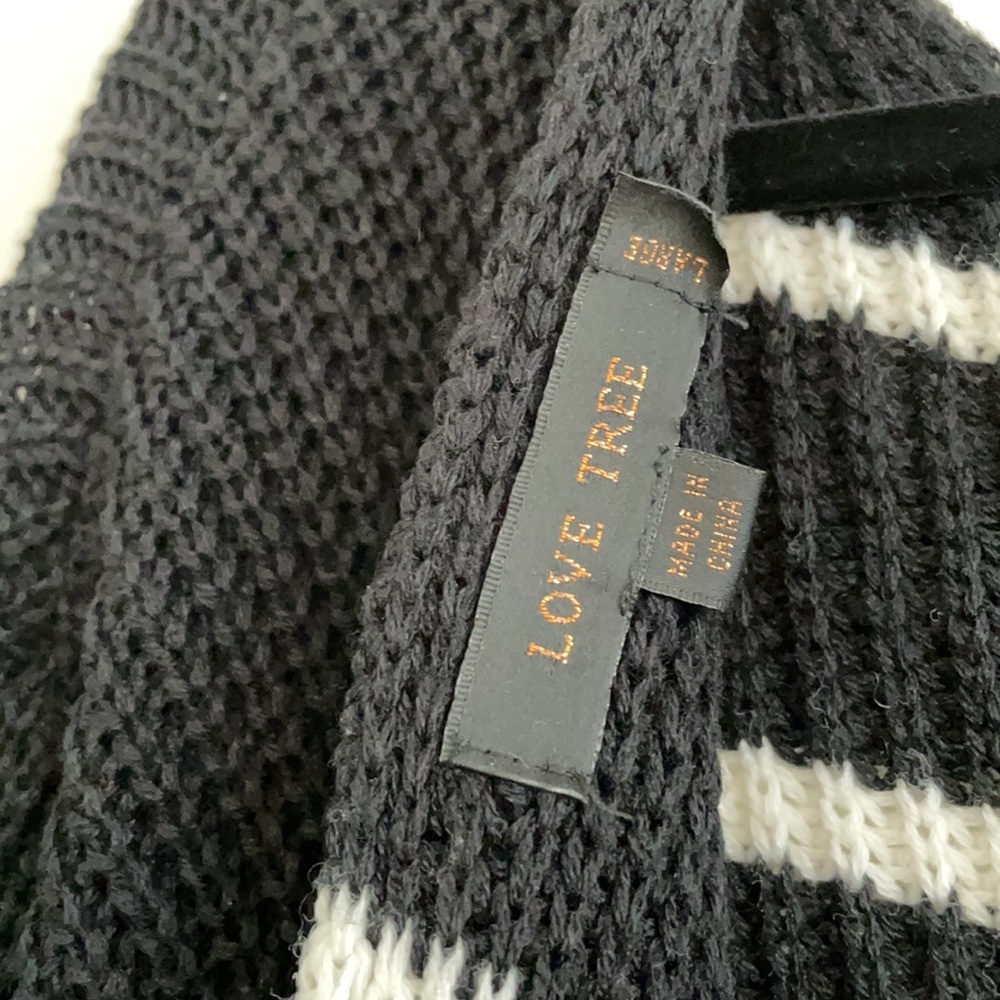 Sweater - Picture 4 of 4